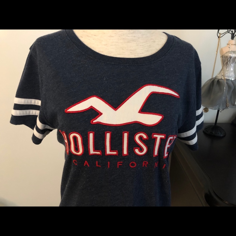 Hollister T-shirt Size Medium - Picture 3 of 3
